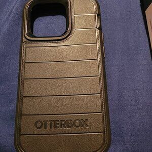 Iphone 13 pro/ 14 pro otterbox